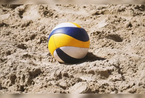 Vôlei de praia: projeto une esporte e inclusão na praia de Camburi