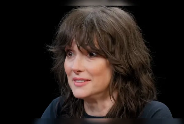 Imagem ilustrativa da imagem 'Wandinha' terá Winona Ryder na sua 3ª temporada, que já está em produção