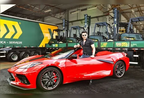 Zezé Di Camargo com novo Corvette