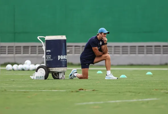 Treinador Zubeldía durante treinamento