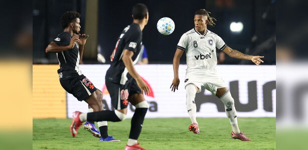 Botafogo vira sobre o Vasco e se afasta da zona de rebaixamento