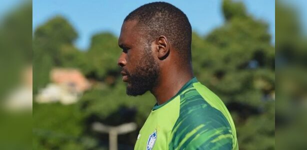 Lucão celebra titularidade no gol do Vitória