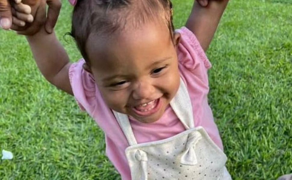 Bebê é morta após ser deixada com padrasto enquanto mãe estava em entrevista