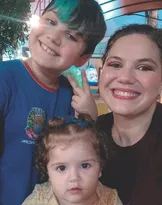 Imagem ilustrativa da imagem A história da mãe que voltou à universidade em busca de rotina mais estável