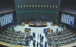 Imagem ilustrativa da imagem Câmara analisa projeto que suspende carteira de motorista por até 10 anos