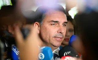 Imagem ilustrativa da imagem Deputados pedem investigação sobre relação entre Vorcaro e Flávio Bolsonaro