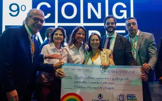 Imagem ilustrativa da imagem Em aceno a prefeitos, Raquel Lyra injeta R$ 1,3 bilhão nas cidades e foca na BR-232