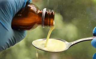 Imagem ilustrativa da imagem Especialistas explicam por quê venda de xaropes com Clobutinol foi suspensa