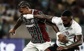 Imagem ilustrativa da imagem Fluminense empata com Vitória no fim; torcedores xingam Zubeldía