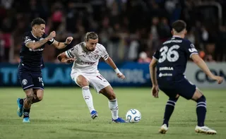 Imagem ilustrativa da imagem Fluminense sofre pelo alto, mas arranca empate no fim e sobrevive na Libertadores