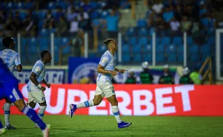 Imagem ilustrativa da imagem Grêmio passeia sobre Confiança com brilho de Braithwaite e vai às oitavas