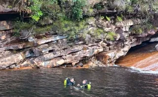 Imagem ilustrativa da imagem Homem morre afogado após salvar esposa em cachoeira em MG