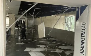 Imagem ilustrativa da imagem Parte do teto de biblioteca na USP desaba por causa da chuva e acervo é afetado