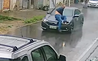 Imagem ilustrativa da imagem TJPE apura crimes contra a Justiça após advogada arrastar servidor em capô de carro
