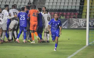 Imagem ilustrativa da imagem Vitória arranca empate no fim e segue na liderança da Copa ES