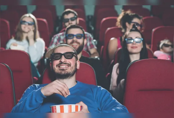 Movimento nas salas de cinema, que vão funcionar durante o feriado do Dia do Trabalhador,  sexta-feira