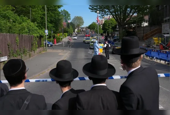Vista do local onde duas pessoas foram esfaqueadas no bairro de Golders Green, que possui uma grande comunidade judaica, em Londres, nesta quarta-feira