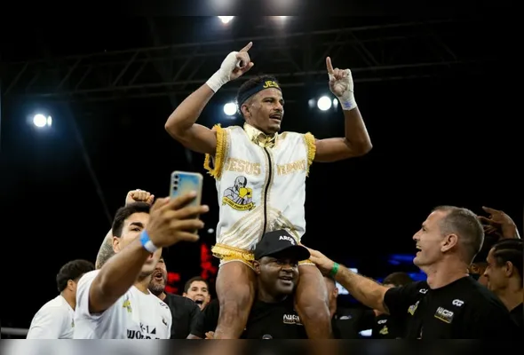 Denis Júnior conquistou o cinturão internacional dos Super-Leves (64,5 kg) em novembro do ano passado