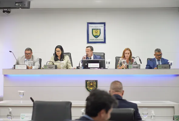 William Miranda, ao centro, é o atual presidente da Câmara da Serra