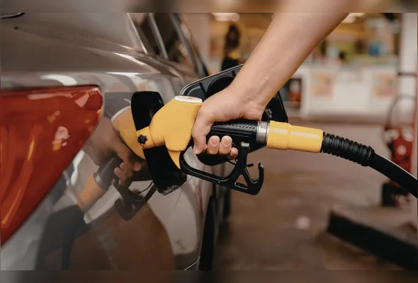 Imagem ilustrativa da imagem Governo federal quer aumentar percentual de etanol na gasolina