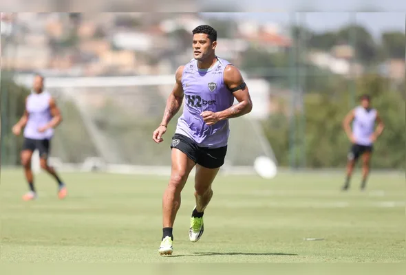 Atacante Hulk durante treinamento no CT do Galo