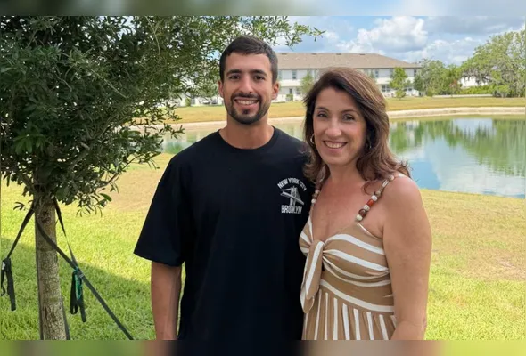 Lenise Loureiro com o filho  Henrique Loureiro Nasser Rezende