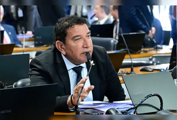 Magno Malta (PL-ES) durante a sessão do Congresso na tarde de quarta