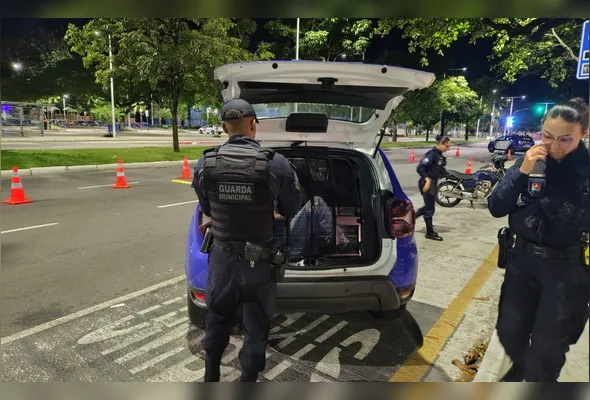 Momento em que motociclista foi preso pela Guarda de Vitória