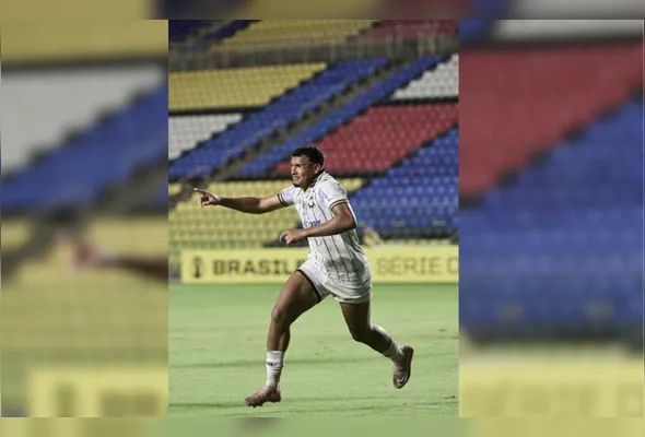 Rafael comemora seu primeiro gol com a camisa capa-preta