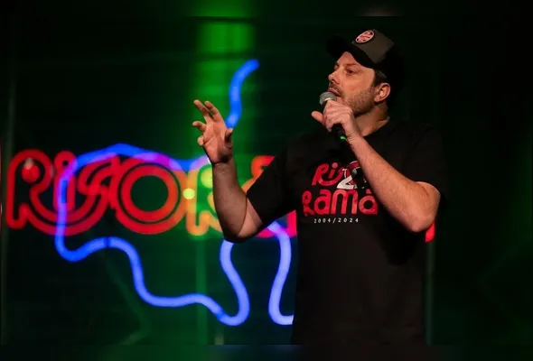 Danilo Gentili fala sobre sua trajetória na comunicação e impressões sobre cotidiano