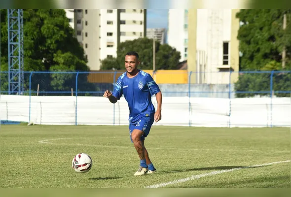 Alexsandro será titular do Vitória hoje, pela Copa Espírito Santo