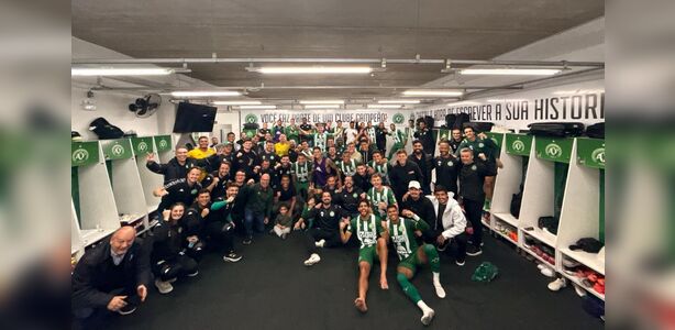 Em meio à crise política e financeira, Botafogo cai para a Chapecoense