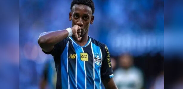 Promessa de 18 anos marca, e Grêmio vence o Coritiba em Porto Alegre