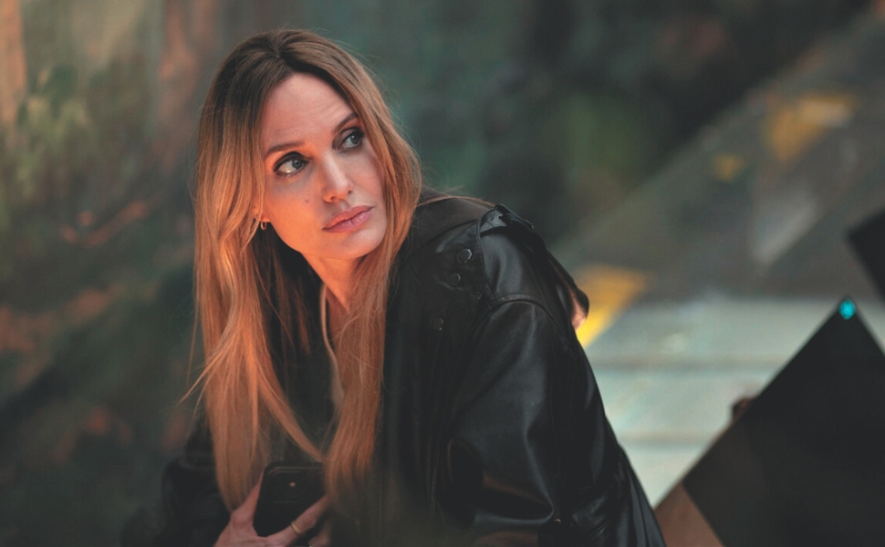 Angelina Jolie em drama sobre vidas entrelaçadas