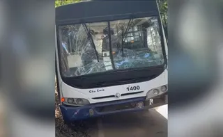 Imagem ilustrativa da imagem Acidente entre ônibus escolar e carreta deixa doze crianças feridas em Pancas