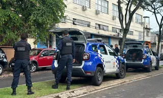 Imagem ilustrativa da imagem Advogado é detido após reagir a abordagem e agredir agentes da guarda em Vitória