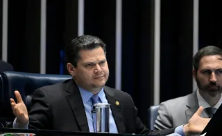 Imagem ilustrativa da imagem Alcolumbre se reúne com governo, mas adia definição sobre PEC do fim da escala 6x1