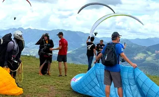 Imagem ilustrativa da imagem Alfredo Chaves recebe campeonato de parapente na Rampa da Cachoeira Alta