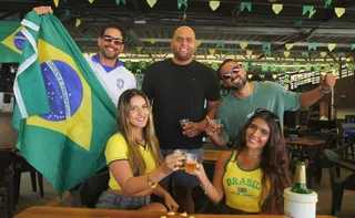 Imagem ilustrativa da imagem Bares abrem mais cedo para a festa da torcida de Brasil x Noruega