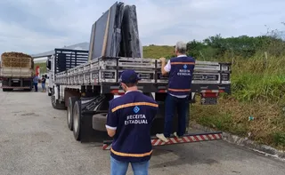 Imagem ilustrativa da imagem Blitz da Sefaz na ES-482 multa cargas e soma R$ 44,4 mil