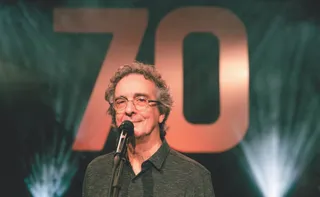 Imagem ilustrativa da imagem Carlos Papel reúne 60 anos de carreira em álbum ao vivo