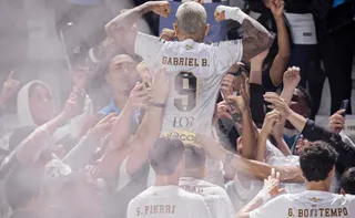 Imagem ilustrativa da imagem Com Gabigol expulso, Santos vence Vitória por 3 a 1 e alivia pressão