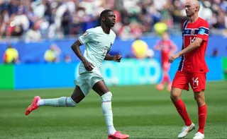 Imagem ilustrativa da imagem Dembélé faz 3 para a França e coloca Noruega no caminho do Brasil