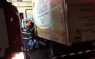 Imagem ilustrativa da imagem Duas pessoas ficam feridas após caminhão perder freio e atingir casa em Cariacica