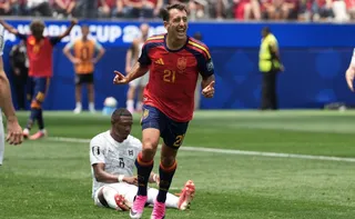 Imagem ilustrativa da imagem Espanha arrasa a Áustria e vai às oitavas da Copa com brilho de Oyarzabal