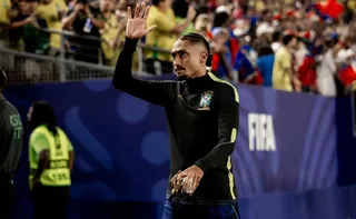 Imagem ilustrativa da imagem Festejado, Raphinha treina e se aproxima de retorno à Copa do Mundo