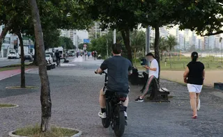 Imagem ilustrativa da imagem Flagrantes de irregularidades com bikes elétricas em Vila Velha