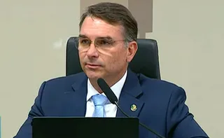 Imagem ilustrativa da imagem Flávio Bolsonaro volta a defender ação dos EUA sobre PCC e evita desgaste com Pix