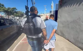 Imagem ilustrativa da imagem Foragido por homicídio em Minas Gerais é preso escondido em banheiro em Cariacica