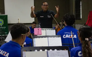 Imagem ilustrativa da imagem Maestro venezuelano Rafael Dommar é o novo regente da Orquestra Criança Cidadã